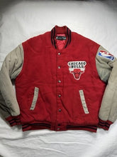 Charger l'image dans la galerie, 90s Vintage Chicago Bulls NBA Varsity Bomber Jacket by Sportsline – Men's Large
