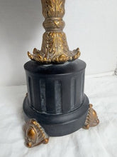 Charger l'image dans la galerie, Vintage Ornate Tall Quartz Table Clock with Pineapple Finial
