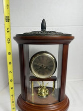 Charger l'image dans la galerie, Vintage Bombay Company Cherry Wood Pendulum Desk Clock — AS-IS
