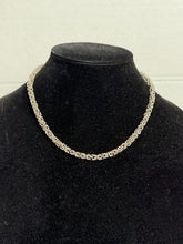 गैलरी व्यूवर में इमेज लोड करें, Taxco Mexico 925 Sterling Silver Byzantine Chainmaille  Vintage Necklace 42.3g
