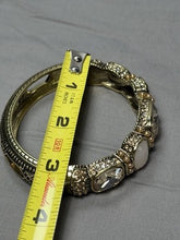 गैलरी व्यूवर में इमेज लोड करें, HEIDI DAUS Grand Slam Golden Shadow Crystal Deco Bracelet Large #9
