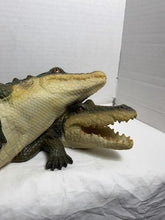 Charger l'image dans la galerie, Large Realistic Resin Alligator Garden Statue — Lifelike Outdoor Figurine
