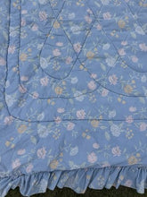 Cargar imagen en el visor de la galería, blue quilt with a floral pattern and ruffled edges  Size 63”x 96”
