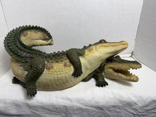 Charger l'image dans la galerie, Large Realistic Resin Alligator Garden Statue — Lifelike Outdoor Figurine
