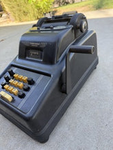 Charger l'image dans la galerie, Antique Underwood Sundstrand 6102 Hand Crank Adding Machine with Original Cover – AS-IS
