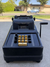 Charger l'image dans la galerie, Antique Underwood Sundstrand 6102 Hand Crank Adding Machine with Original Cover – AS-IS
