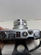 Charger l'image dans la galerie, Vintage Yashica Electro 35 GSN 35mm Rangefinder Film Camera – Made in Japan
