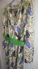 Charger l'image dans la galerie, Vintage 80s Pier 26 Novelty Print Midi Dress with Green Belt 100% Silk
