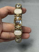 गैलरी व्यूवर में इमेज लोड करें, HEIDI DAUS Grand Slam Golden Shadow Crystal Deco Bracelet Large #9
