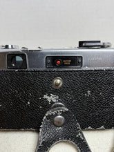 Charger l'image dans la galerie, Vintage Yashica Electro 35 GSN 35mm Rangefinder Film Camera – Made in Japan
