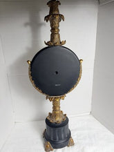 Charger l'image dans la galerie, Vintage Ornate Tall Quartz Table Clock with Pineapple Finial
