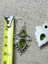 Load image into Gallery viewer, VINTAGE STERLING SILVER PERIDOT STONE DANGLE EARRINGS
