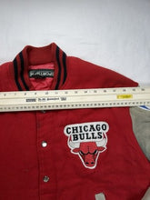 Charger l'image dans la galerie, 90s Vintage Chicago Bulls NBA Varsity Bomber Jacket by Sportsline – Men's Large
