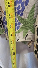Charger l'image dans la galerie, Vintage 80s Pier 26 Novelty Print Midi Dress with Green Belt 100% Silk
