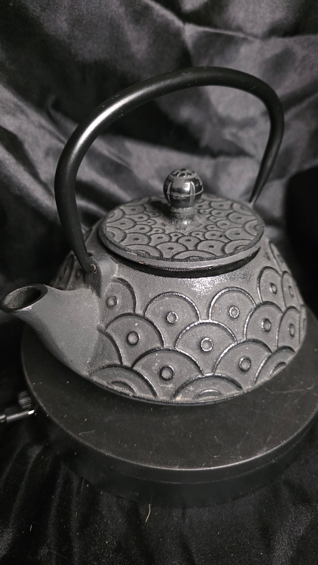 New Old Stock Cast Iron Tetsubin Teapot | Silver-Black Textured Floral Relief | Enamel Interior | Traditional Japanese Design | Pristine Unused Condition
