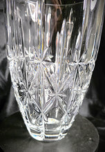 गैलरी व्यूवर में इमेज लोड करें, Marquis by Waterford 9.5&quot; Vertical Starburst Cut Crystal Vase – Brilliant Elegance in Glass
