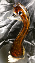 गैलरी व्यूवर में इमेज लोड करें, Murano-Style Hand-Blown Amber Art Glass Duck Figurine with Bullicante Detail
