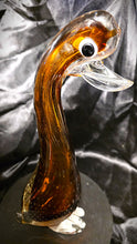 गैलरी व्यूवर में इमेज लोड करें, Murano-Style Hand-Blown Amber Art Glass Duck Figurine with Bullicante Detail
