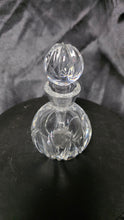 Charger l'image dans la galerie, Marquis by Waterford Ceylon Crystal Perfume Bottle Decanter with Stopper
