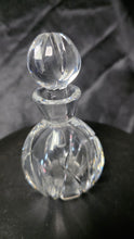 Charger l'image dans la galerie, Marquis by Waterford Ceylon Crystal Perfume Bottle Decanter with Stopper
