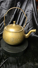 将图片加载到图库查看器，Vintage Solid Brass Floral Etched Teapot with Swing Handle
