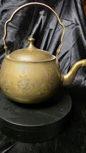 将图片加载到图库查看器，Vintage Solid Brass Floral Etched Teapot with Swing Handle
