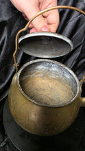 将图片加载到图库查看器，Vintage Solid Brass Floral Etched Teapot with Swing Handle
