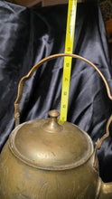 将图片加载到图库查看器，Vintage Solid Brass Floral Etched Teapot with Swing Handle
