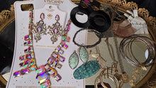 将图片加载到图库查看器，Eye Candy LA Iridescent Statement Set + Mixed Fashion Jewelry Lot (Assorted)
