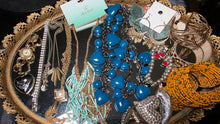 गैलरी व्यूवर में इमेज लोड करें, Bulk Lot Costume &amp; Fashion Jewelry – Necklaces, Bracelets, Earrings &amp; Watch Assortment
