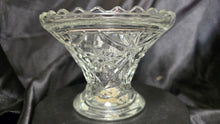将图片加载到图库查看器，Vintage Anchor Hocking Early American Prescut Star Vase Stand
