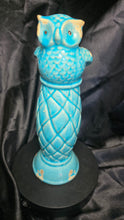将图片加载到图库查看器，Vintage Blue Crackle Glaze Owl Figurine on Textured Pedestal Base
