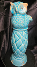 将图片加载到图库查看器，Vintage Blue Crackle Glaze Owl Figurine on Textured Pedestal Base
