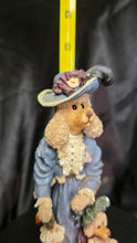 Load image into Gallery viewer, 1998 Boyds Bears Folkstone #2875 Francoise &amp; Suzanne Crem de LaChien Figurine
