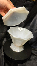 将图片加载到图库查看器，Vintage Anchor Hocking Harvest Grape Milk Glass Candy Dish with Lid
