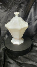 将图片加载到图库查看器，Vintage Anchor Hocking Harvest Grape Milk Glass Candy Dish with Lid
