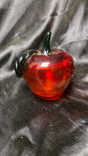 将图片加载到图库查看器，Vintage Red Art Glass Apple Paperweight w/ Green Stem Diamond Star Import
