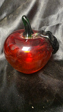 将图片加载到图库查看器，Vintage Red Art Glass Apple Paperweight w/ Green Stem Diamond Star Import
