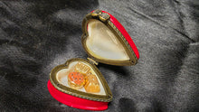 将图片加载到图库查看器，Vintage Be Mine Heart Trinket Box Porcelain Hinged Valentine Candy Box
