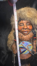 将图片加载到图库查看器，Vintage Nuni Alaskan Fur Doll Inuit Drummer Figurine Kiana Alaska
