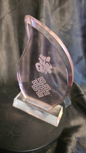 Cargar imagen en el visor de la galería, Modern Frosted Glass Sculpture Asian Symbol Knot Art Décor Piece

