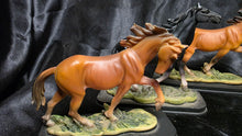 将图片加载到图库查看器，Vintage Horse Figurines Set of 3 Black Stallion &amp; Running Colts Resin Display
