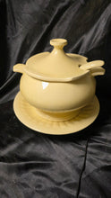 Cargar imagen en el visor de la galería, California Originals 852 MCM Tureen Set with Lid Ladle &amp; Underplate
