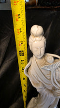 Charger l'image dans la galerie, Vintage Blanc de Chine Guanyin Figurine White Porcelain Goddess of Mercy
