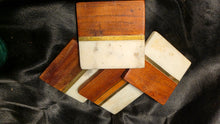 Cargar imagen en el visor de la galería, Set of 4 Marble &amp; Wood Inlay Coasters with Brass Accent Modern Design
