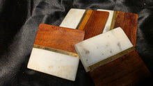Cargar imagen en el visor de la galería, Set of 4 Marble &amp; Wood Inlay Coasters with Brass Accent Modern Design
