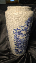 将图片加载到图库查看器，Vintage Chinoiserie Blue &amp; White Crackle Glaze Vase Scenic Landscape Motif

