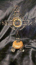 将图片加载到图库查看器，Ornate Celtic Style Metal Cross on Stone Base Decorative Tabletop Crucifix
