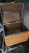 将图片加载到图库查看器，Vintage Wood &amp; Woven Cane Storage Box Keepsake Chest Trinket Box with Latch
