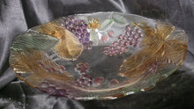 Charger l'image dans la galerie, Decorative Embossed Glass Fruit Bowl Grape Leaf Vineyard Serving Centerpiece
